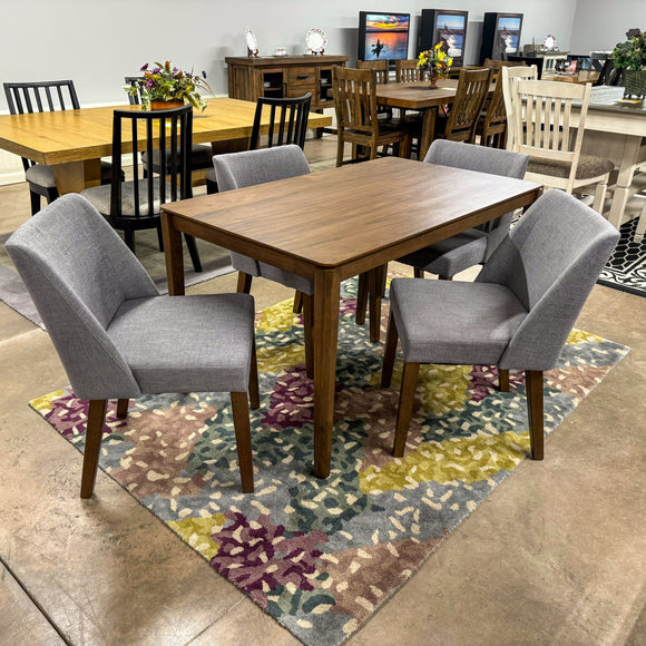 Nido Table & 4 Chairs