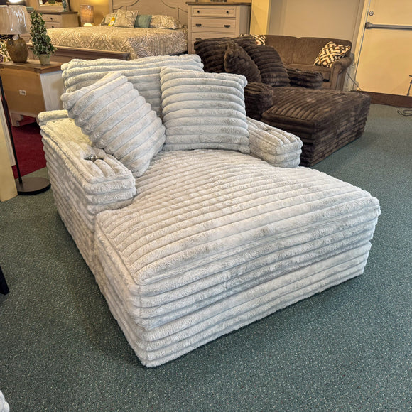 Gray Casual Chaise Accent Chair with Throw Pillows Chair